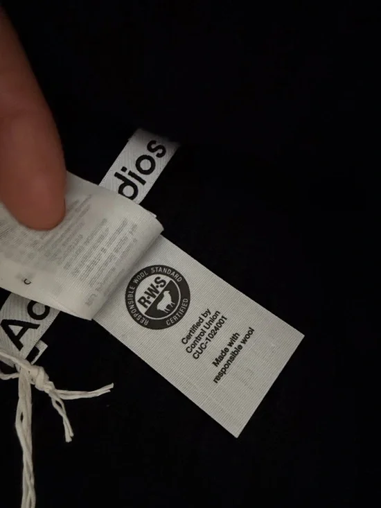 💯 % authentic. Like New. With TAG. 
Acne Black Ribbed Knit Beanie - Picture 5 of 5